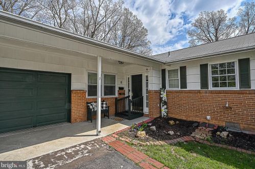 6001 Sherborn Ln, Springfield, VA 22152-1628