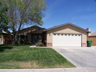 228 Cardigan Ave, Ridgecrest, CA 93555-5332