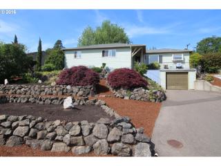 734 Knoll Ave, Roseburg, OR 97470-1307