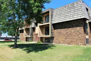 1540 32nd Ave, Minot ND  58701-7274 exterior