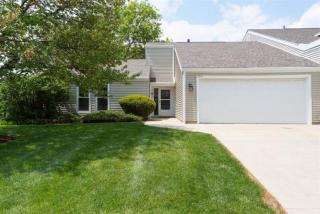 8715 Bayport Dr, Dayton, OH 45458-3238