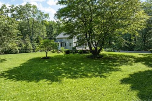 86 Lower Cross Rd, Greenwich CT  06831-3002 exterior