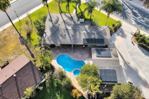 5402 Rumsey Dr, Riverside, CA 92506-3319