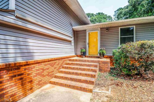 312 Woodhaven Rd, Lithonia, GA 31028-1316