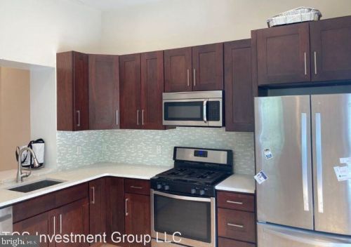 1818 Girard Ave, Philadelphia, PA 19130-1516