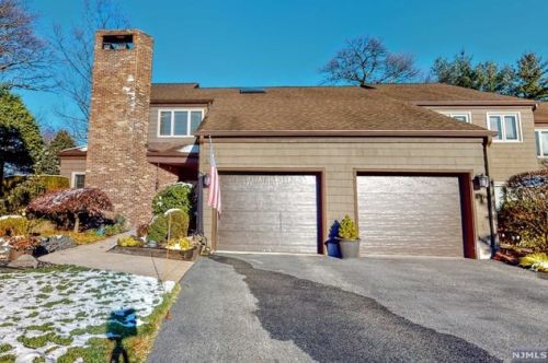 32 Indian Field Ct, Mahwah, NJ 07430-2243