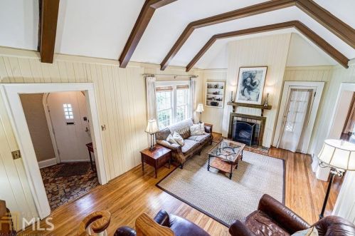 689 Cumberland Cir, Atlanta GA  30306-3256 exterior