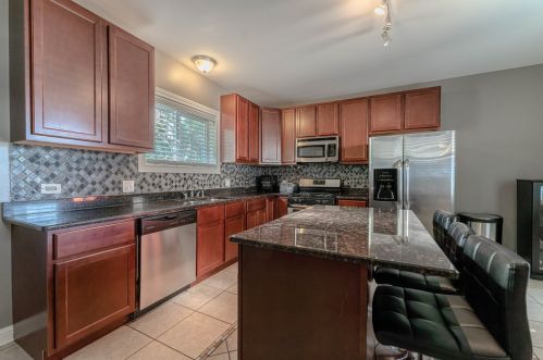 2430 Walnut St, Dixmoor, IL 60406-2041