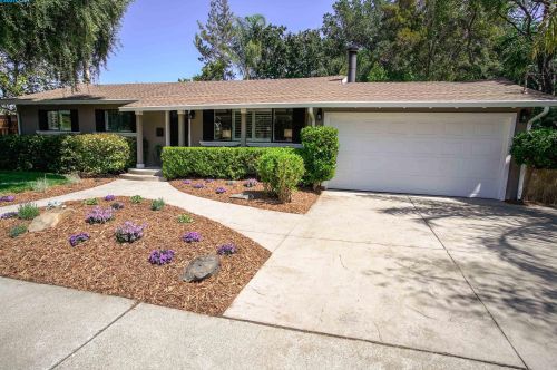 1836 Gilly Ln, Concord, CA 94518-3216