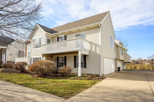102 Hidden Creek Ln, North Aurora, IL 60542-1153