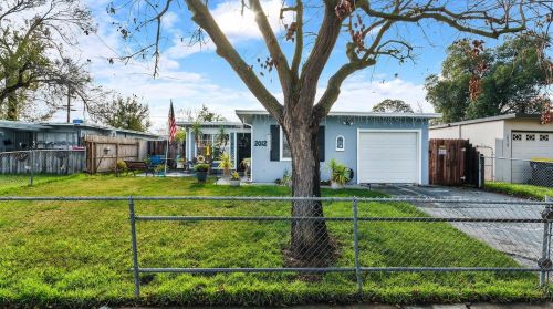 2012 Del Rio Dr, Stockton, CA 95204-1621