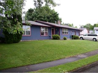1220 Hacienda Ln, Damascus, OR 97030