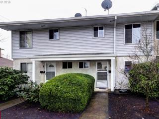 3535 Gladstone St, Portland OR 97202-3379 exterior