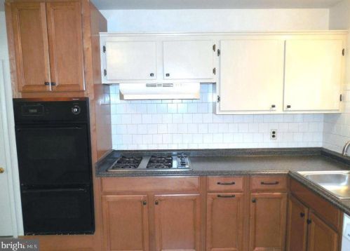 6918 Ashbury Dr, Springfield VA  22152-3220 exterior