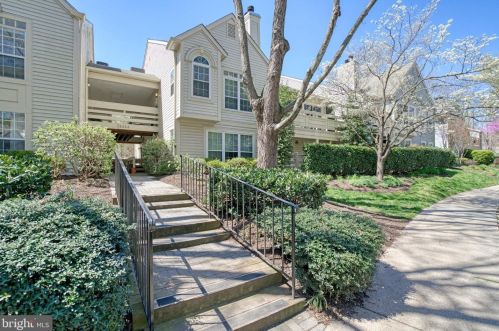 2224 Springwood Dr, Herndon VA  20191-2374 exterior
