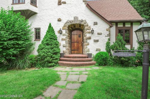 27 Terrace Ave, Riverside CT  06878-2109 exterior