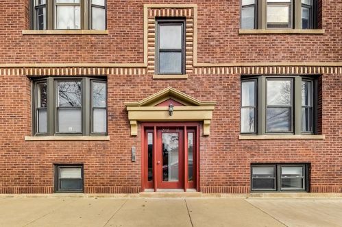 2918 Berteau Ave, Chicago, IL 60618-2608
