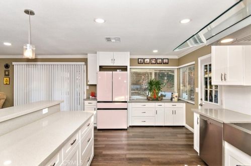5064 Myrtle Ave, Riverside CA  92506-1423 exterior