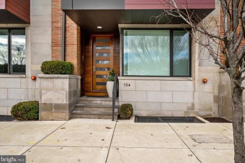 134 Front St, Philadelphia PA  19106-0020 exterior