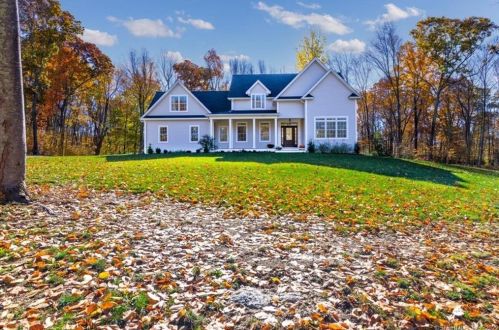 12 Daniel Dr, Colchester, CT 06415-1964