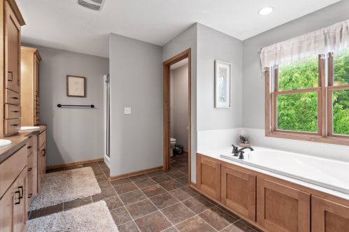 2332 Fieldstone Curv, Saint Paul MN  55129-6218 exterior