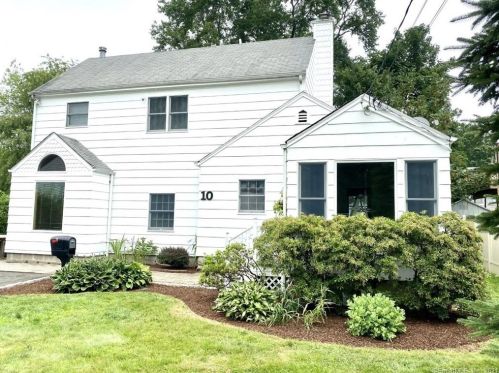 10 Richelieu St, Norwalk, CT 06850-2939