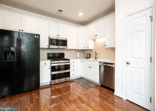 9 Nestlewood Way, Princeton NJ  08540-6132 exterior