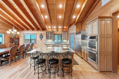 11030 Ski Slope Way, Truckee CA  96161-6601 exterior