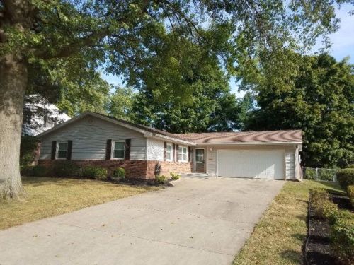 109 Country Club Ct, Danville, IL 61832-1219