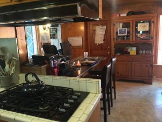 6524 Matilija Ave, Van Nuys CA  91401-1534 exterior
