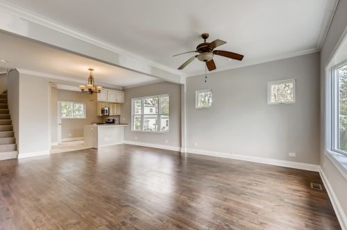1666 Campbell Ave, Des Plaines, IL 60016-6637