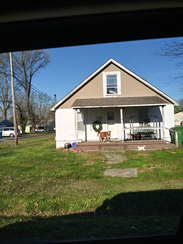 514 Mulberry St, West Frankfort, IL 62896-3052