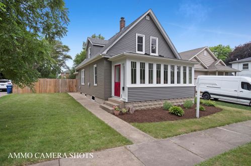 13 12th St, Saint Charles, IL 60174-1724