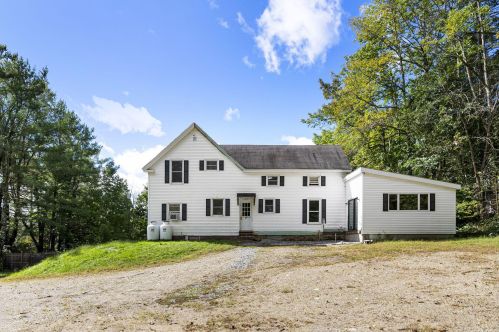 7 Princess Dr, Wales, ME 04280-4064