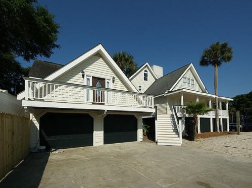 2104 Waterway Blvd, Isle Of Palms SC  29451-2316 exterior