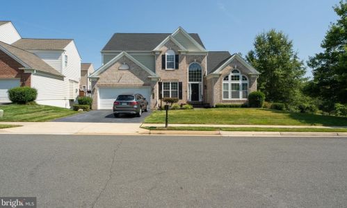 8198 Mistletoe Ln, Lorton, VA 22079-5619