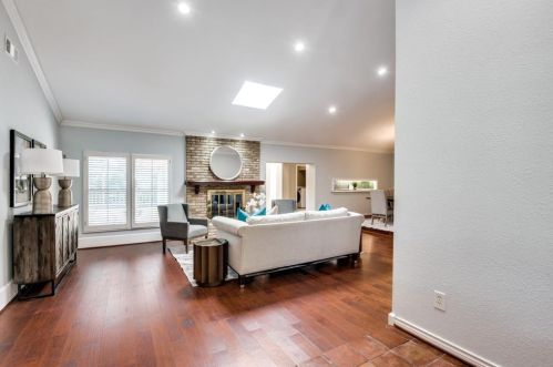 2711 Lakeview Ln, Carrollton TX exterior