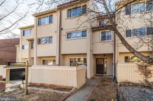15268 Lodge Ter, Woodbridge, VA 22191-3806