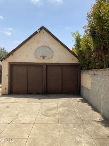362 Calaveras St, Altadena, CA 91001-2253