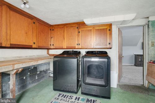 1221 Oakwood Rd, Tavistock NJ  08033-3632 exterior