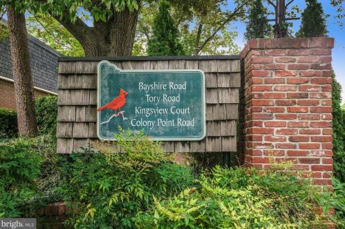 8112 Colony Point Rd, Springfield VA  22152-1156 exterior