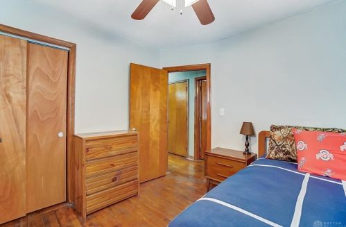 221 Parkwood Ave, Springfield OH  45506-2702 exterior