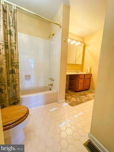 2245 52 St, Philadelphia PA 19131-2312 exterior