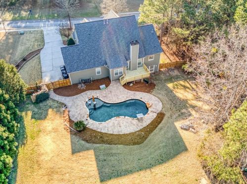 1612 Maes Overlook, Loganville, GA 30052-3357