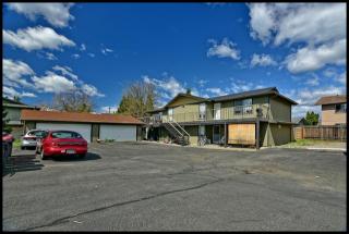 320 Independence Cir, Medford, OR 97535-9765