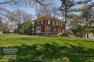 311 Oak St, Oak Brook IL  60521-3831 exterior
