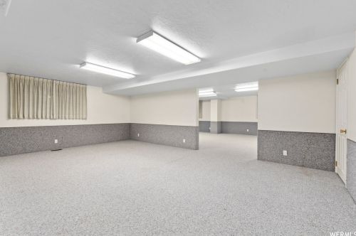 2515 Willow Hl Dr, Sandy UT 84093-1894 exterior