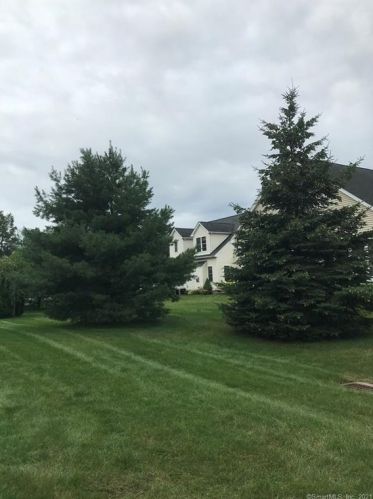 44 Wyndemere Ln, Windsor CT  06095-1178 exterior