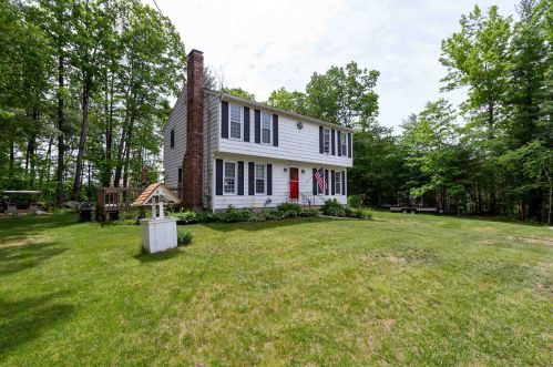 17 Lancaster Dr, Londonderry, NH 03053-3311