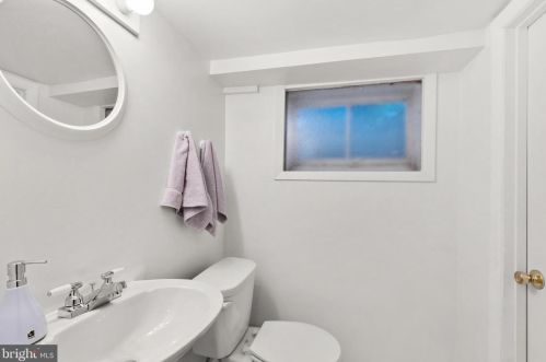 1211 Pinecrest Cir, Silver Spring MD exterior